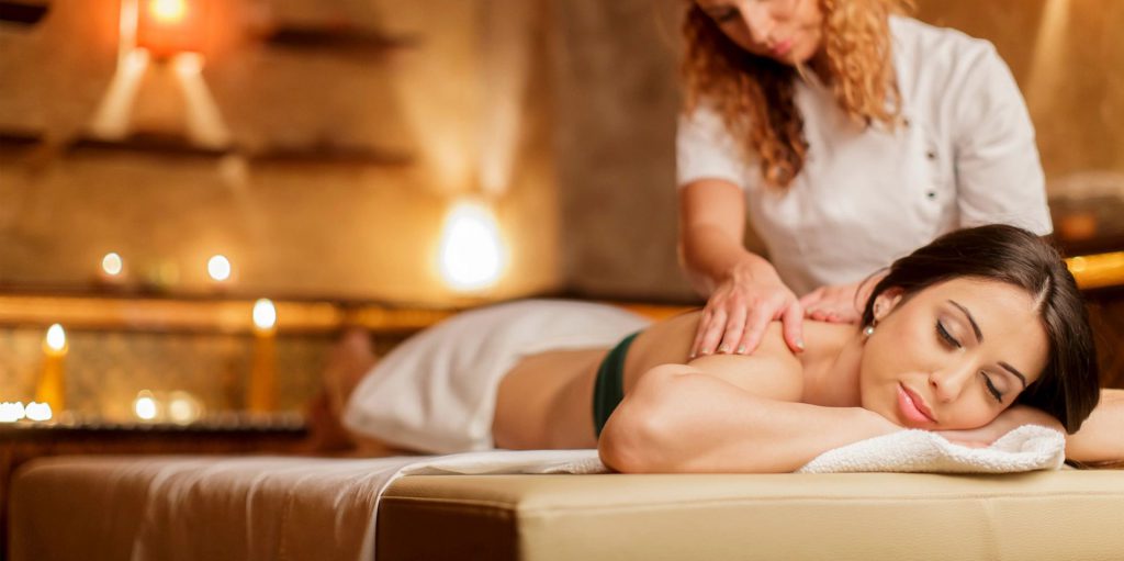Este masaje es una de las técnicas curativas más antiguas del mundo, durante el proceso sentirás como las tensiones desaparecen, mientras tus músculos y articulaciones se reafirman.